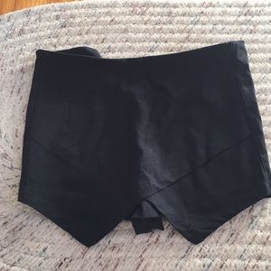 Women’s black skort